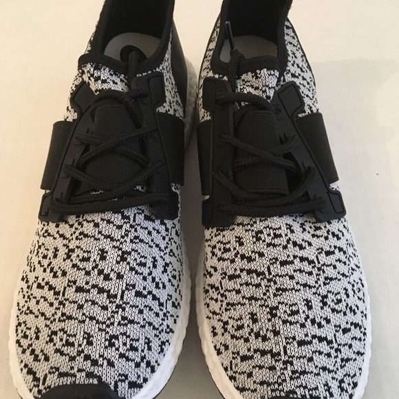 Black and Gray Sneakers. Size 9, fits Size 8 - Picture 2 of 5